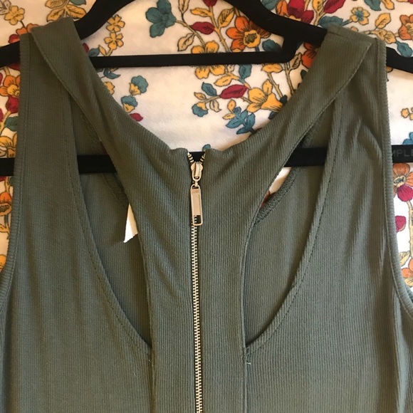 NWOT Cut Out Zipper Shift Dress - Picture 6 of 8
